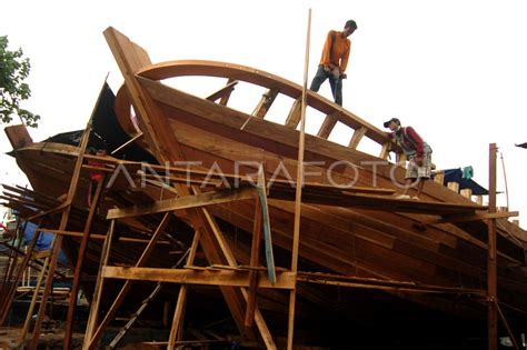 Pembuatan Kapal Ikan Jaringan Antara Foto