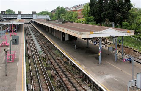 Upminster Underground Station Looking Westbound Bowroaduk Flickr