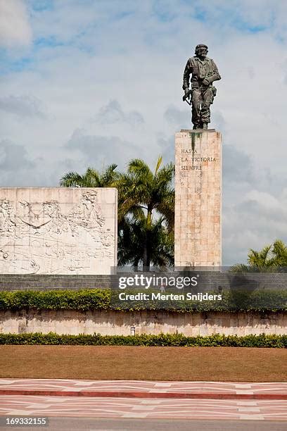 Che Guevara Mausoleum Photos And Premium High Res Pictures Getty Images