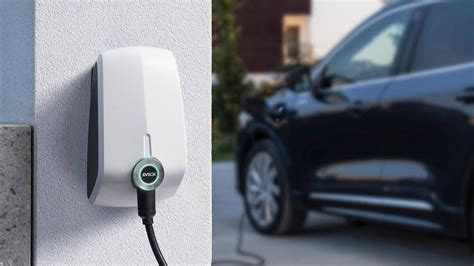 Ładowanie samochodu elektrycznego lub hybrydy plug in w domu Ford PL