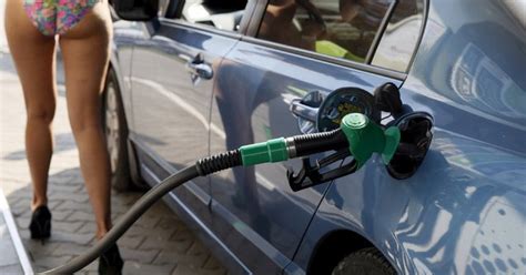 Gas Station Offers Free Gas For Everyone Who Comes In High Heels And Bikini And Regrets It