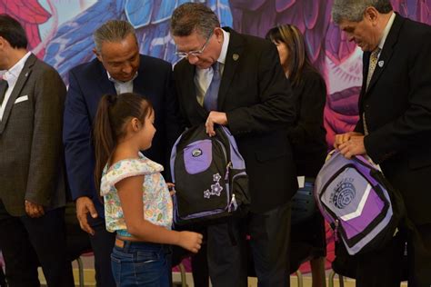 Entregan SEyD y UNICEF mochilas y útiles escolares a 413 niñas y niños