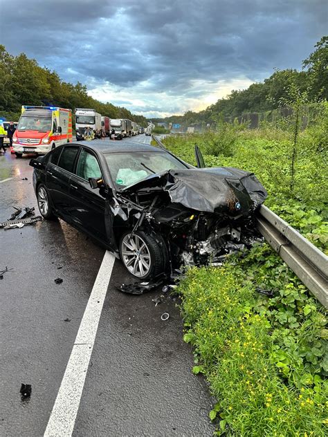 Fw Helmstedt Verkehrsunfall Bab Drei Pkw Vier Verletzte Presseportal