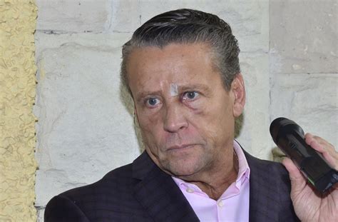 Alfredo Adame Es Golpeado A Las Afueras De Su Casa