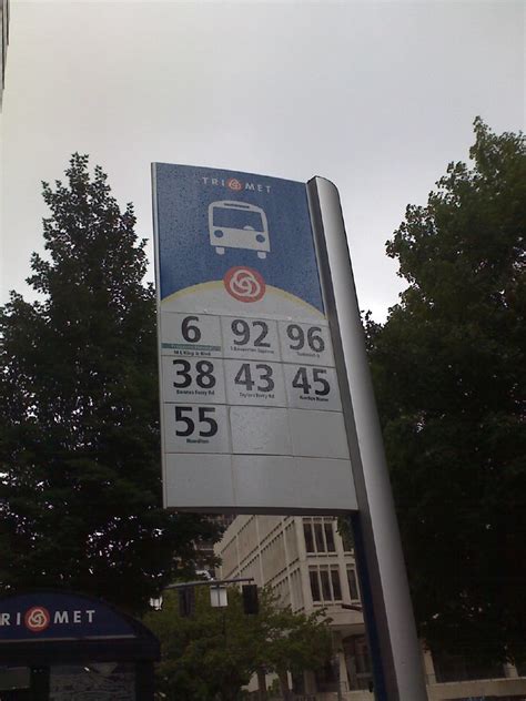 Trimet And The Bus Stop Sign Dont Agree Trimet Thinks The S Flickr