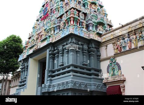 Hindu Temple Sri Thendayuthapani In Singapore Stock Photo Alamy