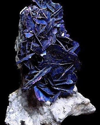 Covellite -a rare copper sulfide mineral with the formula CuS ...