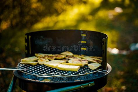 Verduras Asadas A La Parrilla En La Cacerola Imagen De Archivo Imagen