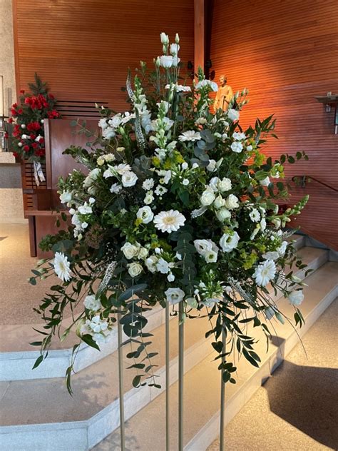 Pedestal Arrangement Buy Online Or Call 01372 277119