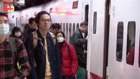 春節連假第一天！ 台北車站湧返鄉人潮 台鐵加開4列次生活 年代新聞