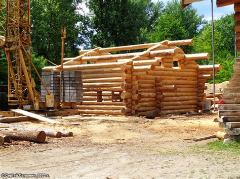 Во Франции обнаружил избушку на курьих ножках. Фото. Сруб. Картинки.