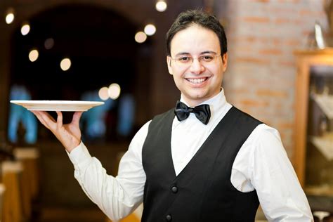 Waiter Gets A Dissatisfying Tip By A Group Of Teens Who Later Send An ...