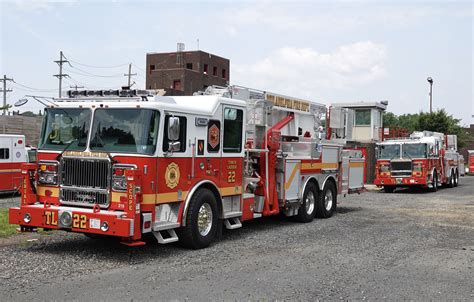 PFD Tower Ladder 22 Tower Ladder 8 Philadelphia Fire Dep Flickr