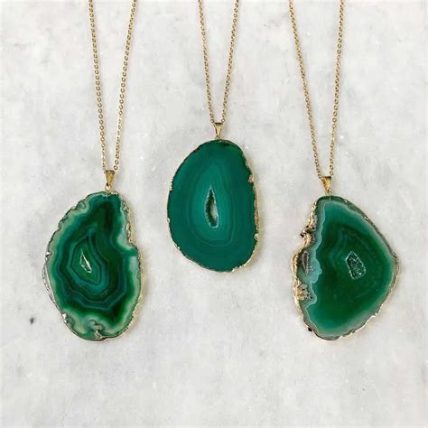 Green Agate The Ultimate Guide To Meaning Properties Jewelry