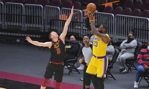 Lakers Vs Cavaliers In Broad Blawker Photo Exhibition