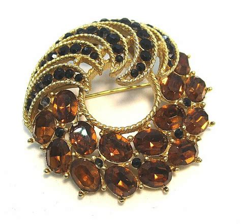 Crown Trifari Gold Plate Rhinestone Pin Grams Gem