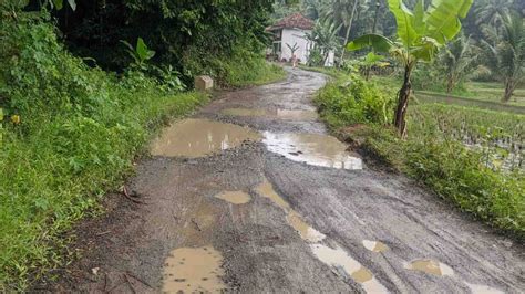 Warga Protes Jalan Antar Kecamatan Di Sukabumi Rusak Uptd Pu Usulkan