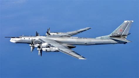 Battle of the Giants: B-52 vs Tu-95 - Jets ’n’ Props