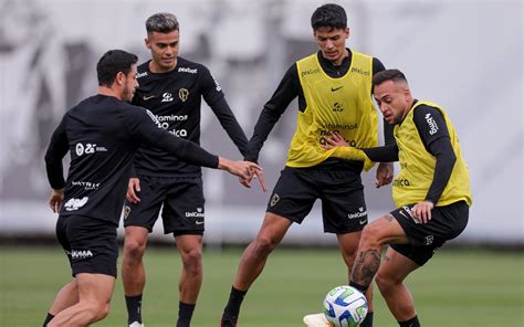 Meia Desfalque E Corinthians Faz Treino De Alta Intensidade Focado