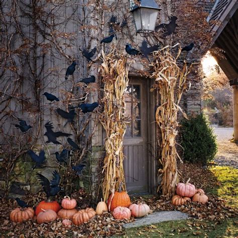 70 Cute And Cozy Fall And Halloween Porch Décor Ideas Shelterness