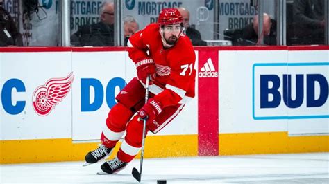 Dylan Larkin injury update: Latest news on Red Wings captain after being knocked unconscious ...