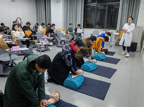 【我为同学做实事】校医院走进未来交通学院举办“生命至上 救在身边”拯救心脏培训讲座