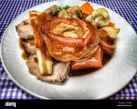 Traditional English Sunday Roast Dinner Stock Photo Alamy