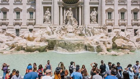 Italy Hunts Tourists Who Skinny-Dipped at Tomb of Unknown Soldier - The