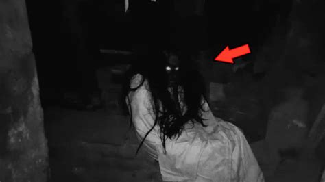 Sosok Kuntilanak Muncul Di Atas Kuburan Penampakan Hantu Paling