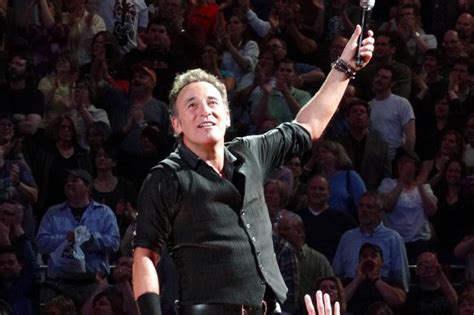 Bruce Springsteen Nagle Odwo A Koncerty Alarmuj Ce Doniesienia Jest