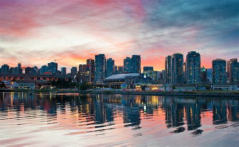 バンクーバーの夕日、 灰色の高層ビル、 カナダ、 ブリティッシュコロンビア州、 都市、 夕日、 バンクーバー、 Hdデスクトップの壁紙