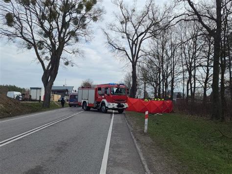 Pilne Tragiczny Wypadek Na Dk Zgin Y Osoby Droga Ca Kowicie