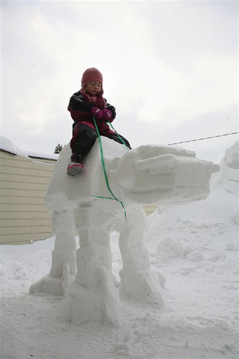 35 Funny Snow Sculptures That Happened This Winter