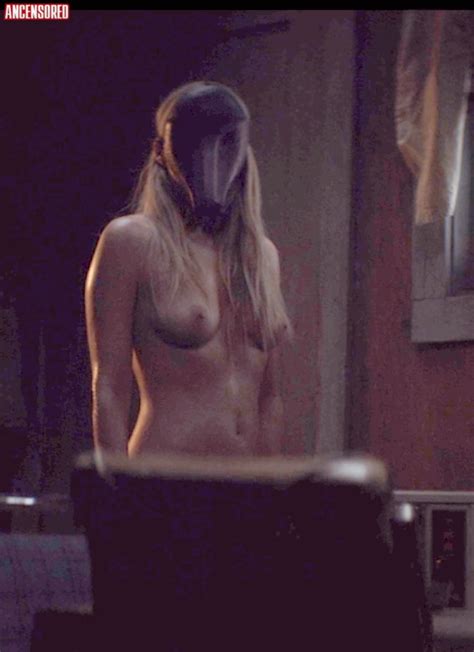 Nackte Riley Keough In Hold The Dark Hot Sex Picture