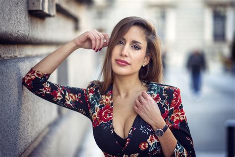 Download Brown Eyes Brunette Lipstick Depth Of Field Woman Model 4k