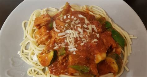 My Quick Chicken Tomato And Grated Mozzarella Cheese On Spaghetti Recipe By Maureen 😀 Cookpad