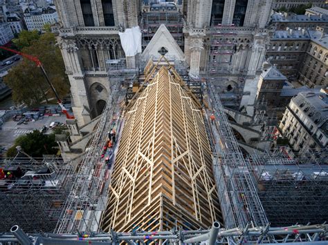 Sinos de Notre Dame tocam em Paris pela primeira vez desde incêndio em 2019