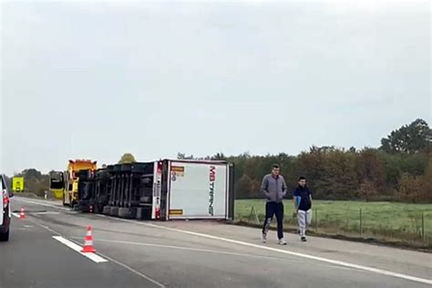 Voza I Oprez Kilometarska Kolona Na A Kod Svete Helene Prevrnuo Se