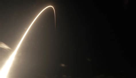 Foto Spacex Luncurkan Satelit Starlink Ke Orbit Foto Liputan