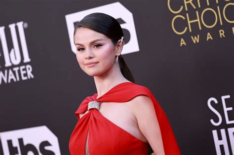 Selena Gomez Gorgeous Red Dress Hot Celebs Home