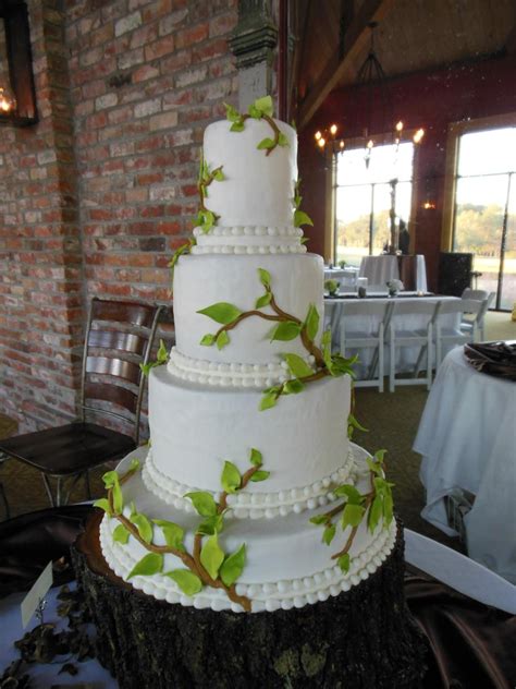 Woodsy Wedding Cake