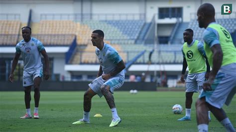 Bri Liga 1 Menjamu Persik Di Gbla Bek Asing Persib Siap Kembali