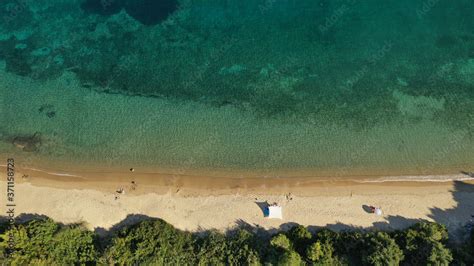 Foto De Aerial Drone Photo Of Famous Organised With Sun Beds And