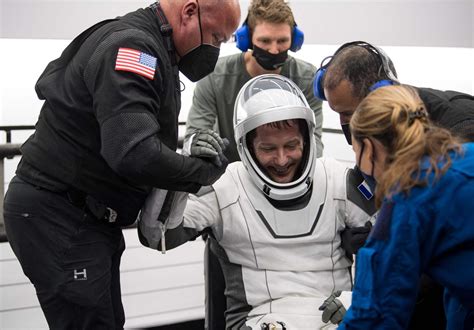 Mission Spatiale Lastronaute Thomas Pesquet Revient Sur Terre Après