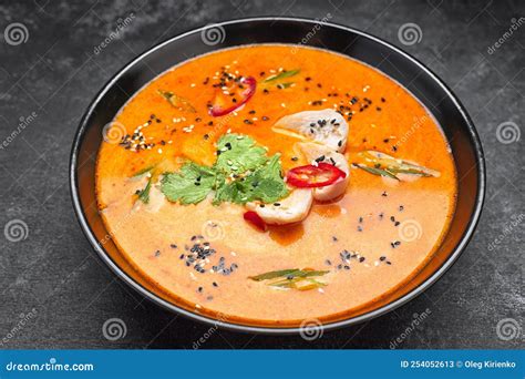 Sopa Tailandesa Num Prato Galinha Imagem De Stock Imagem De Bacia