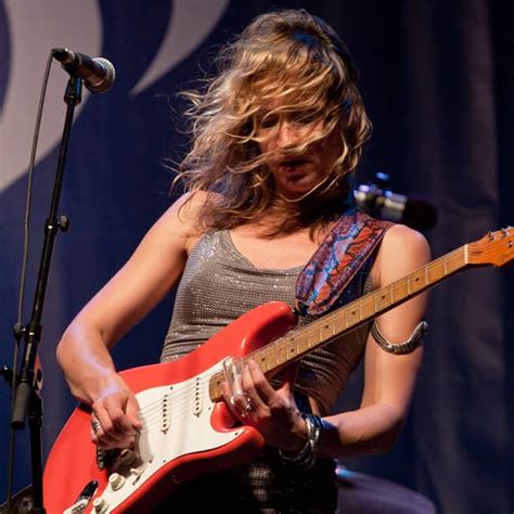 Top 10 Best And Most Famous Female Guitarists Of All Time