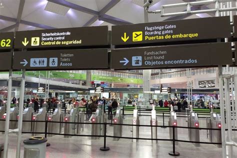 Retrasos en los aeropuertos de España por un fallo informático en los