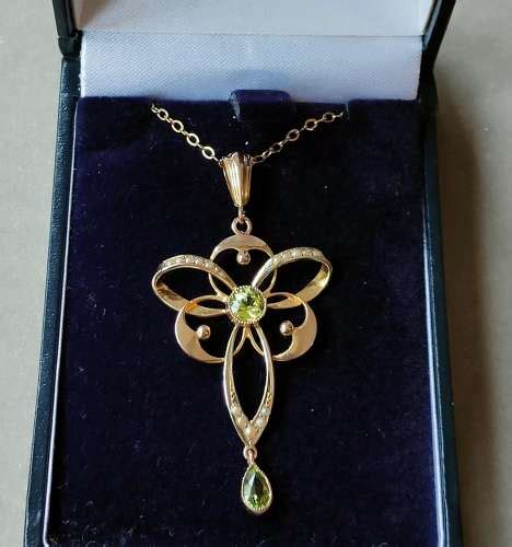 Pretty Victorian 9ct Gold Peridot Seed Pearl Pendant Necklace S Bros