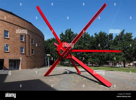 Skulptur New Star Von Mark Di Suvero In Der Skulpturensammlung