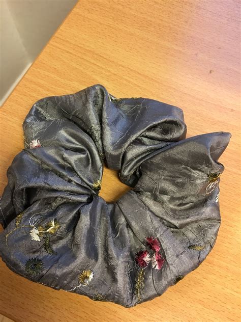 Skolbanken Textilslöjd åk 4 5 Scrunchie hårband